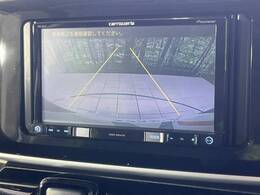 【バックカメラ】駐車時に後方がリアルタイム映像で確認できます。大型商業施設や立体駐車場での駐車時や、夜間のバック時に大活躍！運転スキルに関わらず、今や必須となった装備のひとつです！
