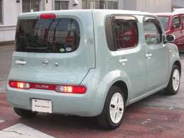 室内はハンドル周りからシート、床に至るまで、エンジンルームやボディももちろん隅々まで専門スタッフが一生懸命クリーニングし磨き上げています！綺麗なクルマで快適なドライブを！