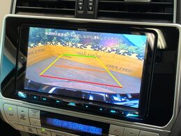 【バックカメラ】駐車時に後方がリアルタイム映像で確認できます。大型商業施設や立体駐車場での駐車時や、夜間のバック時に大活躍！運転スキルに関わらず、今や必須となった装備のひとつです！