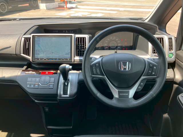【整備工場完備】ご安心してお乗り頂くため環境を整えております。お車の定期メンテナンスの他、車検やタイヤ交換などもお任せください！