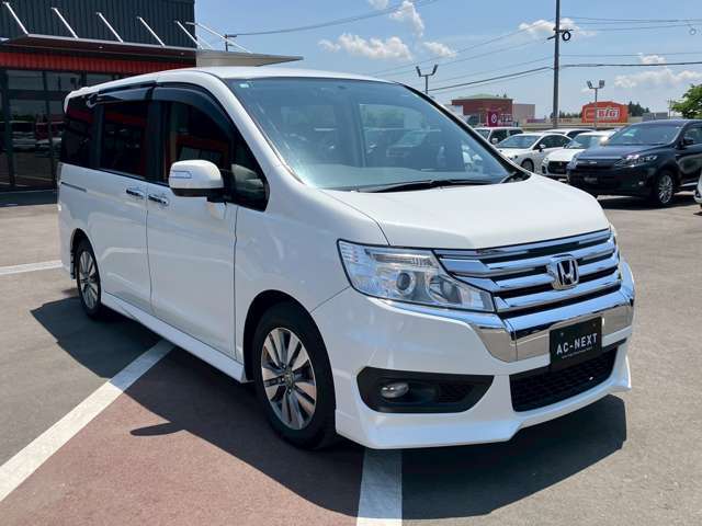 働いているスタッフは、中古車販売に携わってきたスタッフばかりなので車の知識やアドバイスはお任せください。「買ってよかった」「乗って楽しい」と思える一台のご提供をお約束します！