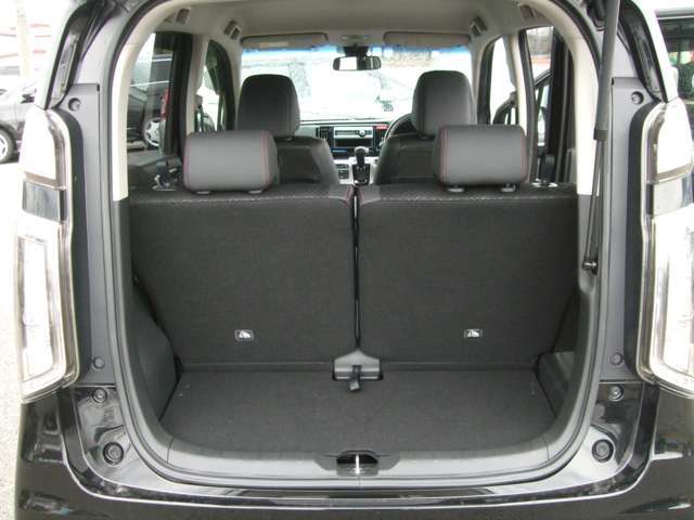 トランク広々で荷物が沢山積めますね♪もちろん清掃して納車しております！