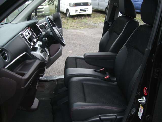 大事な人を乗せることが多い助手席です！安全運転を心がけましょう。