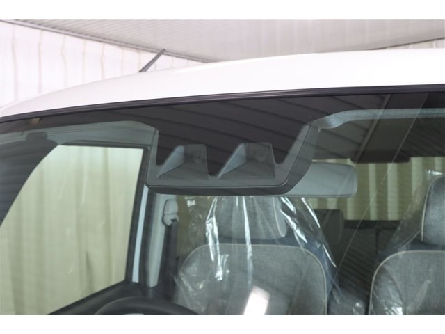 踏み間違い、衝突の危険があれば自動でブレーキがかかります。自分も周囲も「助けてくれる」そんな機能です！