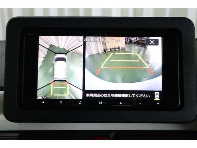 バックカメラ搭載。ガイドラインも表示されるのでバック駐車が苦手な方でも安心ですね♪