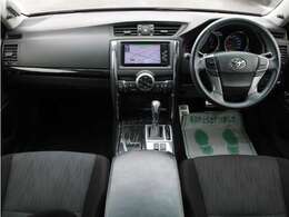 すっきりとしマークXらしいデザインのダッシュ回り！フロントビューの視認性もよく運転しやすいと思います★