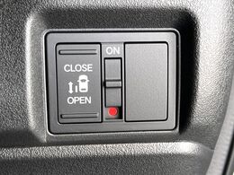【パワースライドドア】スマートキーや運転席のスイッチでスライドドアの開閉が可能♪電動だから力を入れてドアを開ける必要が無く、小さいお子様でも、重い荷物を持っている時もラクに開け閉めできます♪