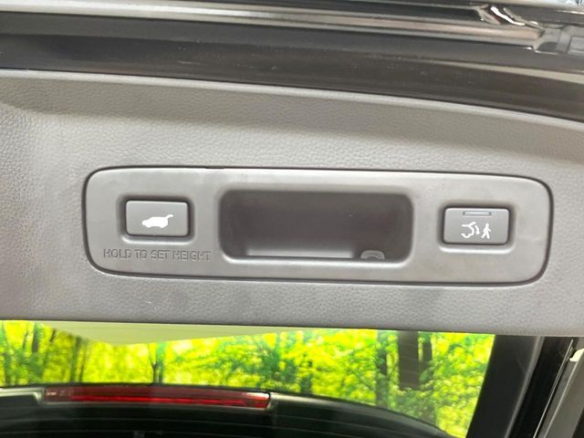 【パワーバックドア】スマートキーや運転席のボタンを押すだけでリアゲートが自動で開閉します！荷物を持っている時や、高い位置にあるバックドアを閉める際に便利な機能です♪