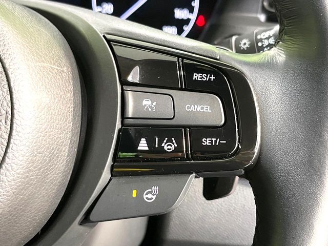 【アダプティブクルーズコントロール】高速道路での長距離走行が楽に！！自動で速度を保つクルーズコントロールが、衝突軽減システムと連携し、前方の車両を感知して車間を保つように速度調節してくれます！！