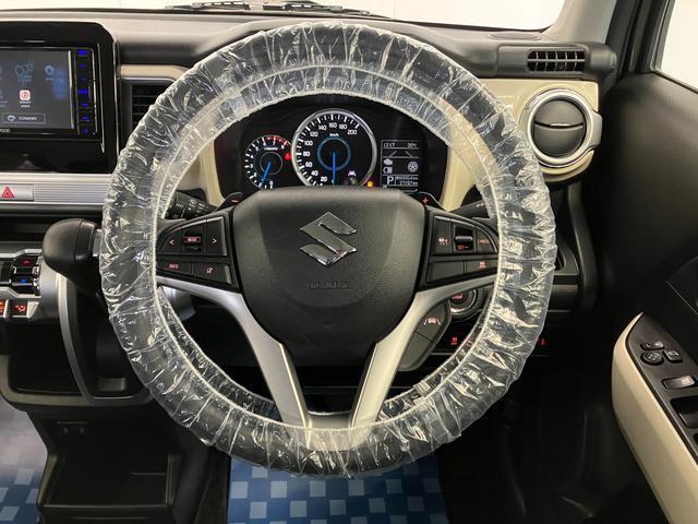 【ハンドル回り】インテリアに合わせたデザインのステアリングは、運転される方のことも考え、運転しやすい形状、大きさです。ぜひ一度、実際に触ってお確かめください。