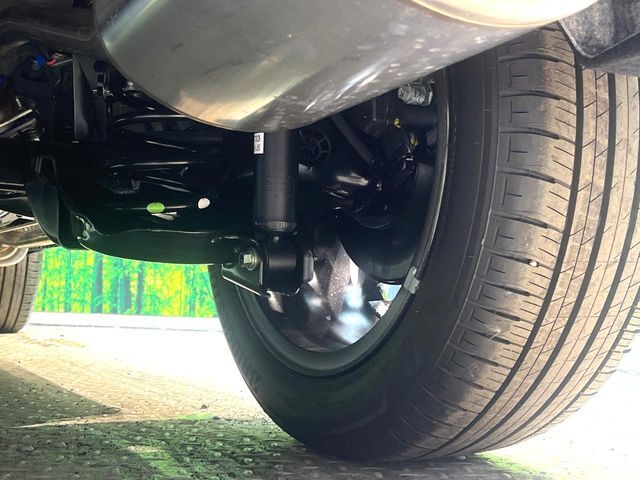 お車を安心してお乗りいただく為には、足回りの定期点検が欠かせません。サービスサポート（有償保証）では無料点検もご提供しており、安心のカーライフをお過ごしいただけるサポート体制が整っています。