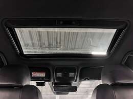 遠方（九州、沖縄除く）のお客様でも陸運局に持ちこまずに名義変更可能ですので店頭納車の場合は余計な諸費用も頂いておりません。遠方陸送納車も格安にてご納車可能です☆自走の場合は交通費相当でお届けも可能です