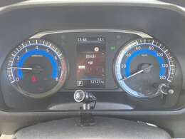 シンプルで見やすいスピードメーターです。