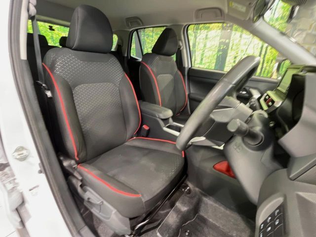 運転席シート廻りは使用感も少なく、良好な状態となっています。丁寧に使われていたことがよくわかりますね。