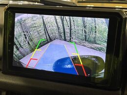 【バックカメラ】駐車時に後方がリアルタイム映像で確認できます。大型商業施設や立体駐車場での駐車時や、夜間のバック時に大活躍！運転スキルに関わらず、今や必須となった装備のひとつです！