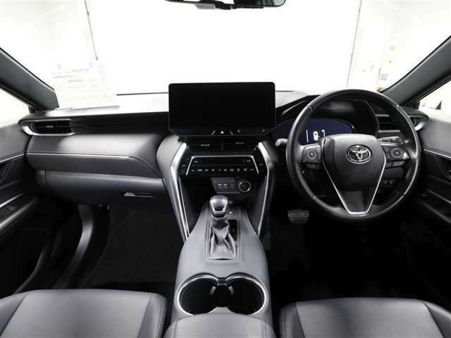 SUVならではの見晴らしの良い前方視界で快適なドライブをお楽しみいただけます！