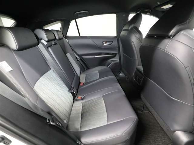 後席もゆとりあるスペースをしっかり確保しています。