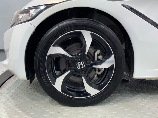 ご納車までの期間ですが、県内のお客様は1,2週間、県外のお客様は2,3週間ほどでご納車が可能となります。但し、お支払いや書類の状況によっては多少の前後もありますので、その際には何卒ご了承下さい。