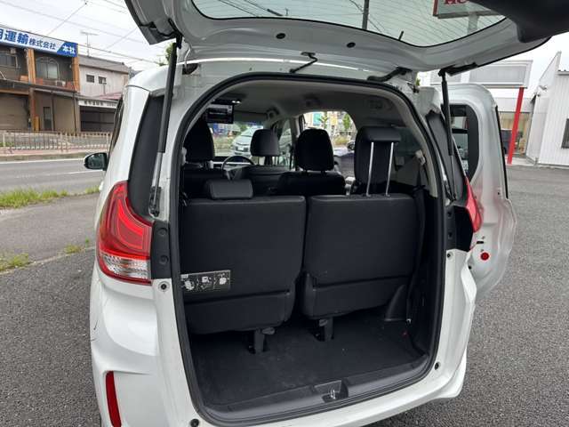 内外装、綺麗な車です。