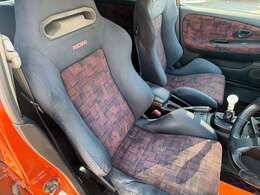 レカロシートでホールド性が高いです！