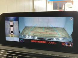 【パノラミックビューモニター】専用のカメラにより、上から見下ろしたような視点で360度クルマの周囲を確認することができます☆死角部分も確認しやすく、狭い場所での切り返しや駐車もスムーズに行えます。