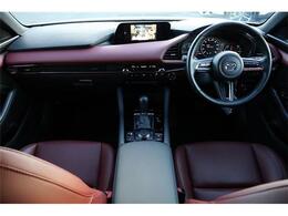 前席全体　目線も高く広い視界で安心して運転することができますね！