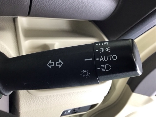 オートライトコントロールはライトのつけ忘れや消し忘れが防止できます。