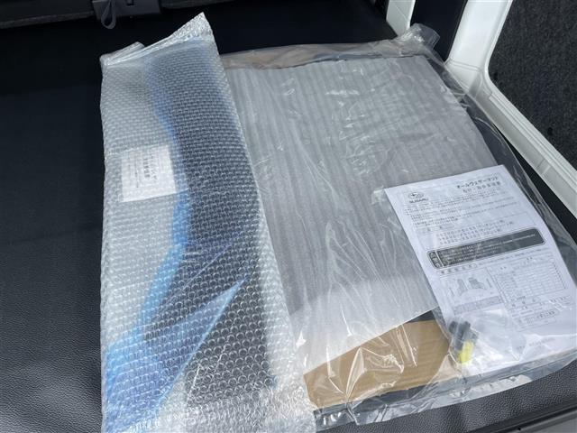 【フロアマット】車内を綺麗に保つのには必須のアイテムです。当店ではフカフカな新品マットも絶賛取り扱い中！ぜひご相談くださいませ。