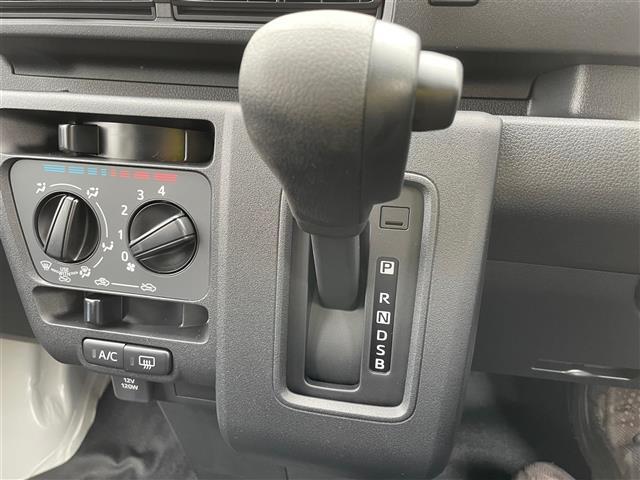 【シフトレバー】シフトも操作しやすく快適なドライブを楽しんでいただけます！