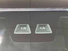 【スマートアシスト】走行中に前方の車両等を認識し、衝突しそうな時は警報とブレーキで衝突回避と被害軽減をアシスト。より安全にドライブをお楽しみいただけます。