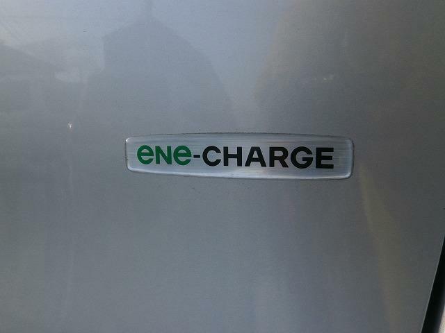 減速時のエネルギーで『発電＆充電』ガソリンの消費を抑えて低燃費を実現する『エネチャージ』搭載です！