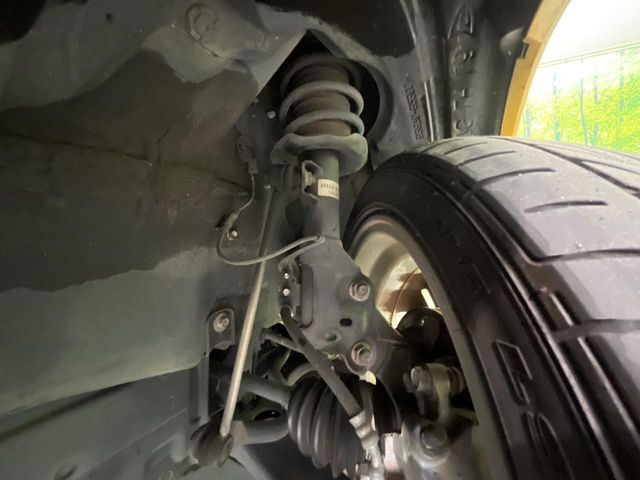 お車を安心してお乗りいただく為には、足回りの定期点検が欠かせません。サービスサポート（有償保証）では無料点検もご提供しており、安心のカーライフをお過ごしいただけるサポート体制が整っています。