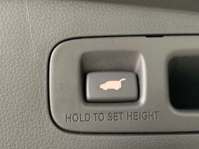 パワーテールゲートでワンタッチでの操作が可能です