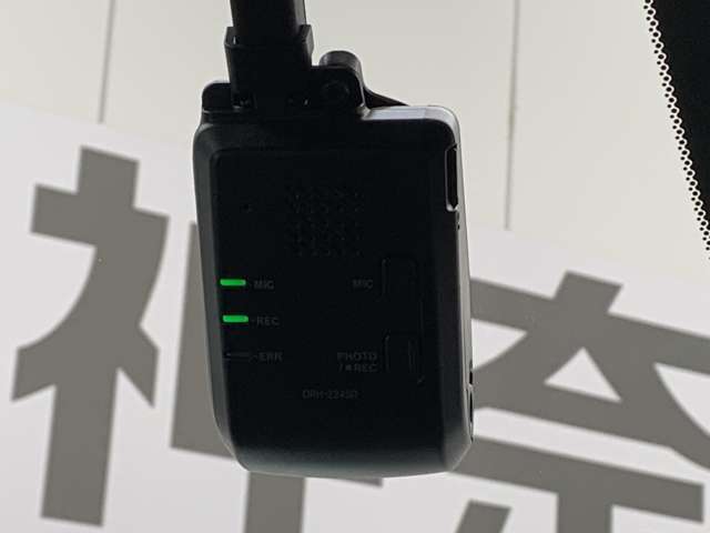 前後にはドライブレコーダーを装備しておりますので、万が一の時も安心です。