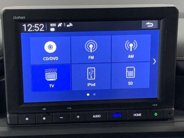 音楽ソースは、CD/DVD/SD/USB/サウンドコンテナ/TV/Bluetoothに対応しております、CDの自動録音機能やスマホ連携で快適ドライブが可能です