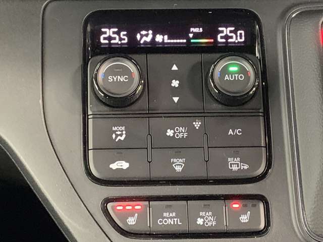 左右独立温度エアコンや、ドアミラーヒーターを装備した快適仕様です