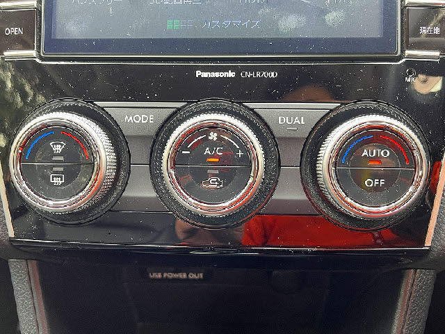 展示場はコーナー別に分かれています。セダン、コンパクトカー、軽スライド、軽ハッチバック等メーカー問わずで展示中！未使用車もございますのでぜひともご来場くださいませ！！