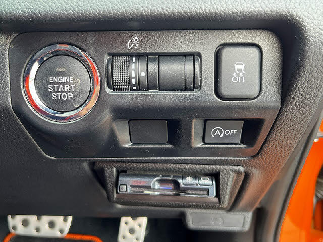 内装はルームクリーニング（室内清掃）後の納車となります♪♪　　プロスタッフがまごころ込めて仕上げます！！