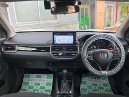 メーターやシフトレバー、スイッチ位置など運転席回りの配置はしっくりいきたいものですね！まずは座ってチェックしてみてください♪