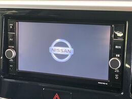 【純正ナビ】人気の純正ナビを装備。オーディオ機能も充実しており、Bluetooth接続すればお持ちのスマホやMP3プレイヤーの音楽を再生可能！毎日の運転がさらに楽しくなります！！