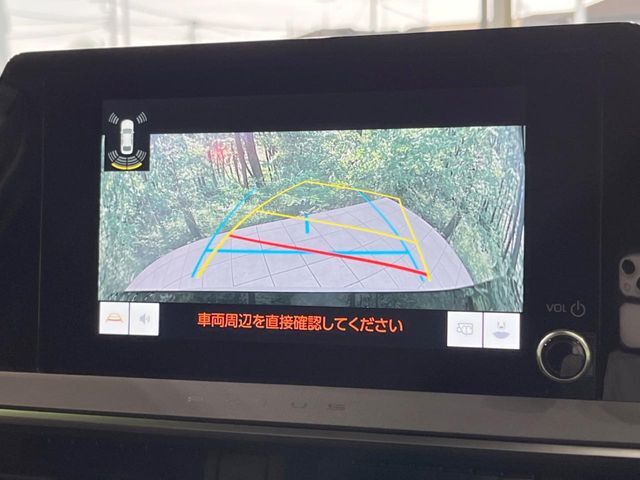 【バックカメラ】駐車時に後方がリアルタイム映像で確認できます。大型商業施設や立体駐車場での駐車時や、夜間のバック時に大活躍！運転スキルに関わらず、今や必須となった装備のひとつです！