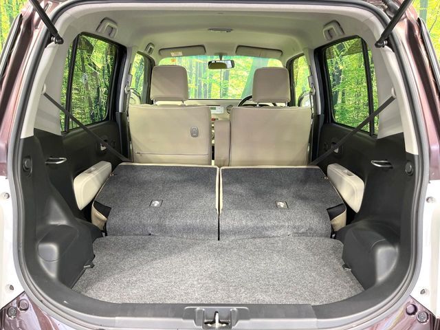 普段のお買い物や通勤、送迎等に十分な荷室スペースを確保しております。セカンドシートを倒すと、大きな荷物の積載も可能です♪
