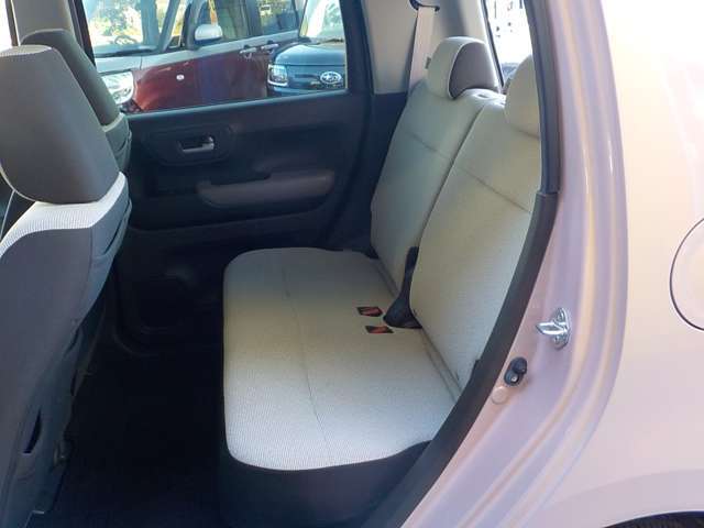 後部座席もリクライニング式でゆったり広々☆