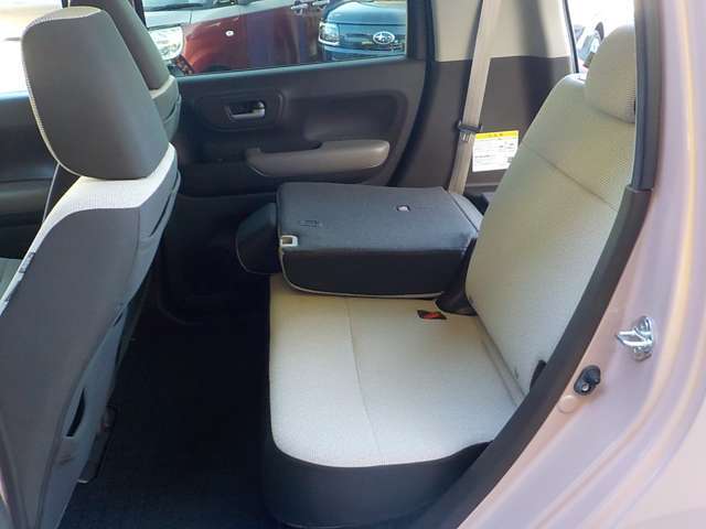 後部座席もリクライニング式でゆったり広々☆