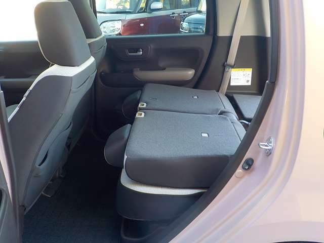 後部座席もリクライニング式でゆったり広々☆