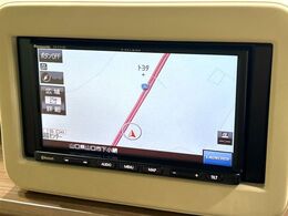 【ナビゲーション】目的地までしっかり案内してくれる使いやすいナビ。Bluetooth接続すればお持ちのスマホやMP3プレイヤーの音楽を再生可能！毎日の運転がさらに楽しくなります！！