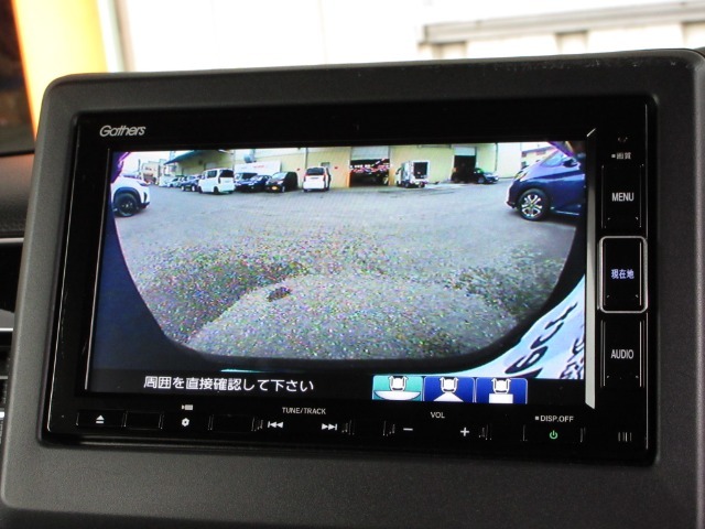 バックをするとき自動でリアの様子が映る『リアカメラ』付き！ナビ画面で確認しながらバックができますから安心ですね。でも、目視も大切ですよ！安全第一でお願いします！