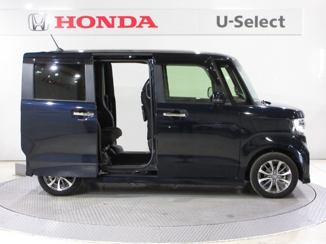 みんなが乗り降りしやすい大きな開口のリアー両側スライドドア！便利な片側電動ドアーです。リモコンキーで開閉する事が出来ます。お子様を抱えて荷物を持っているときなどは便利です。