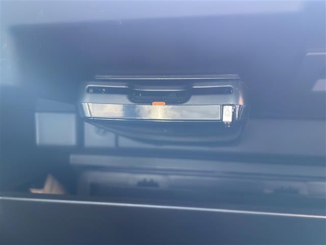 【ETC】有料道路を利用する際に料金所で停止することなく通過できる、ETC車載器（ノンストップ自動料金収受システム機器）が装備されています。セットアップを行うことで利用可能になります。