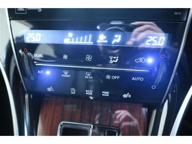 エアコンはオールシーズン快適なカーライフが送れるオートエアコンです！自動で風量を調整してくれ車内を快適に保ってくれます